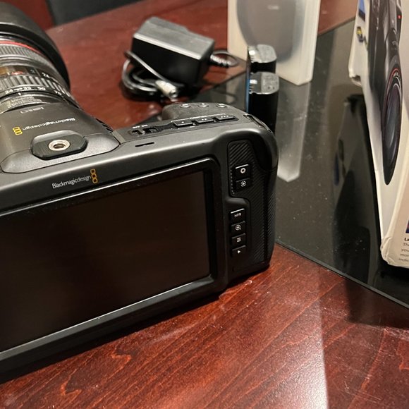 Blackmagic 6k Camera + Canon EF 24-105 F/2.8L 1:4 + 2 Batteries - Picture 5 of 11